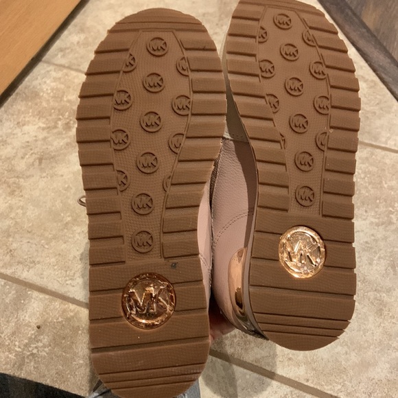 Like new Michael Kors Rose Gold sneakers - Picture 4 of 6